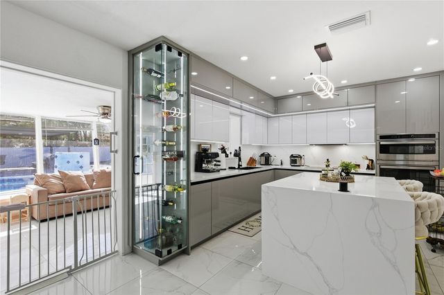 1506 S OREGON CIRCLE, Tampa, FL 33612