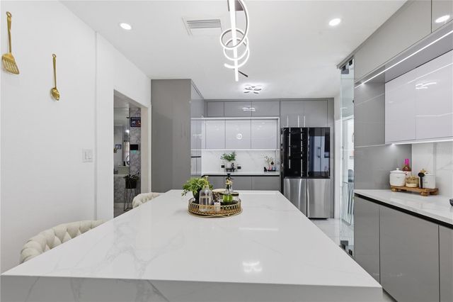 1506 S OREGON CIRCLE, Tampa, FL 33612