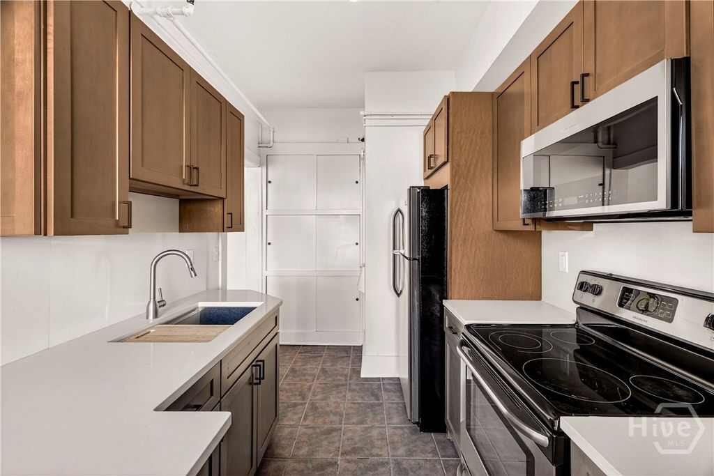 Image 5 of property listing at 24 E Liberty Street 36, Savannah, GA 31401