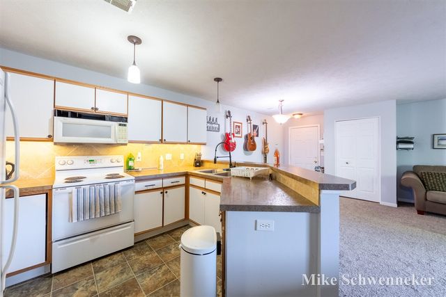 8496 Jasonville Court 102, Caledonia, MI 49316