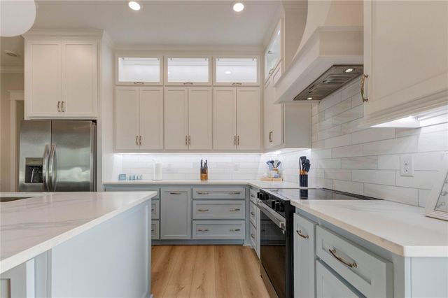 4010 Miramar Court, Galveston, TX 77554