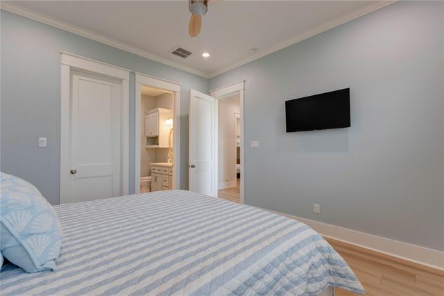 4010 Miramar Court, Galveston, TX 77554