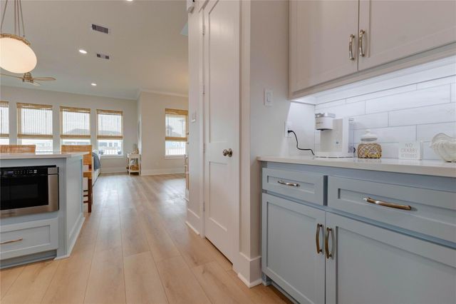 4010 Miramar Court, Galveston, TX 77554