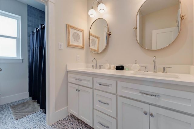 4010 Miramar Court, Galveston, TX 77554