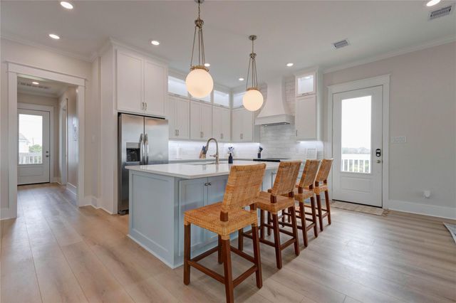4010 Miramar Court, Galveston, TX 77554