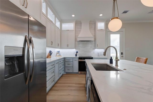 4010 Miramar Court, Galveston, TX 77554