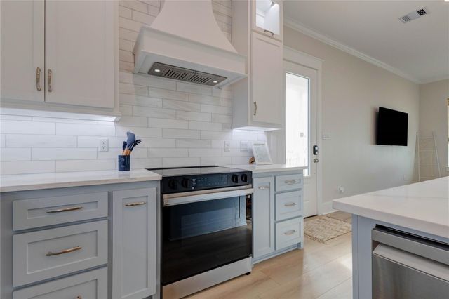 4010 Miramar Court, Galveston, TX 77554