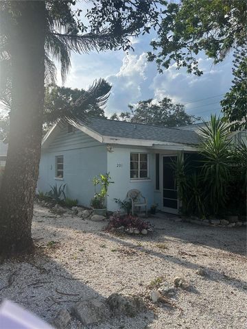 215 10TH STREET SW, Largo, FL 33770