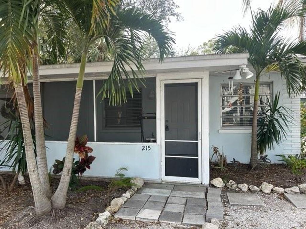 215 10TH STREET SW, Largo, FL 33770