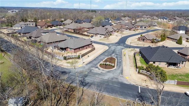 1901 NE Chaucer Street, Bentonville, AR 72712