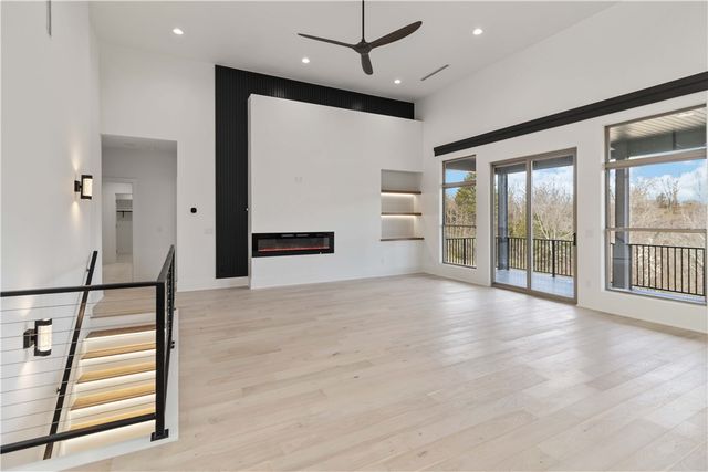 1901 NE Chaucer Street, Bentonville, AR 72712