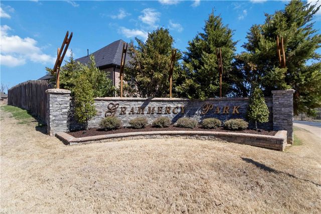 1901 NE Chaucer Street, Bentonville, AR 72712