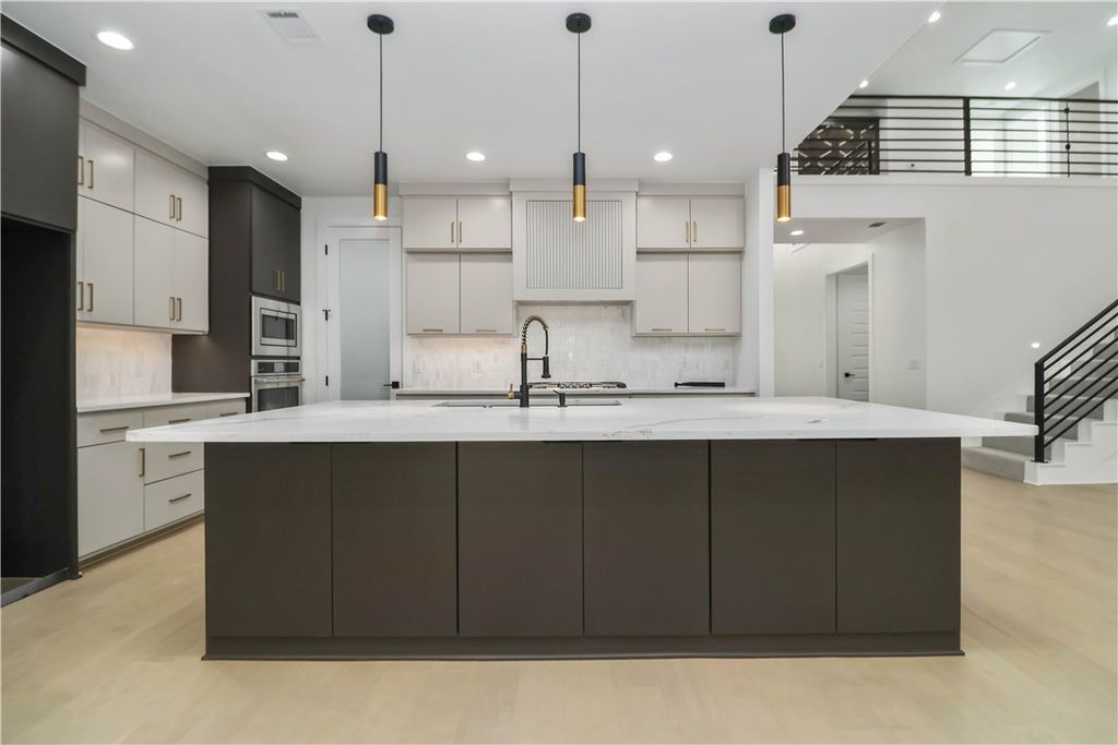 1901 NE Chaucer Street, Bentonville, AR 72712