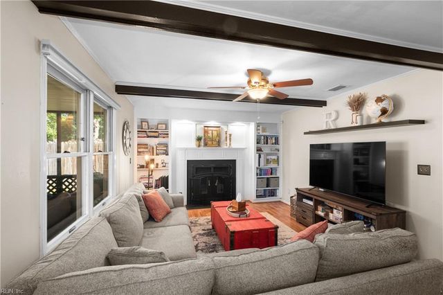 1009 Spindle XING, Virginia Beach, VA 23455