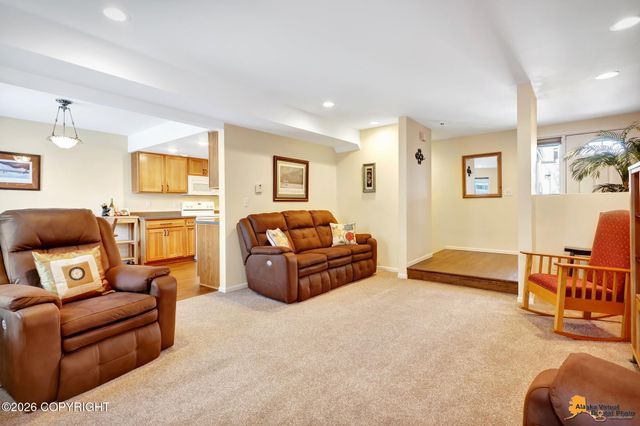 2211 Daybreak Court, Anchorage, AK 99501