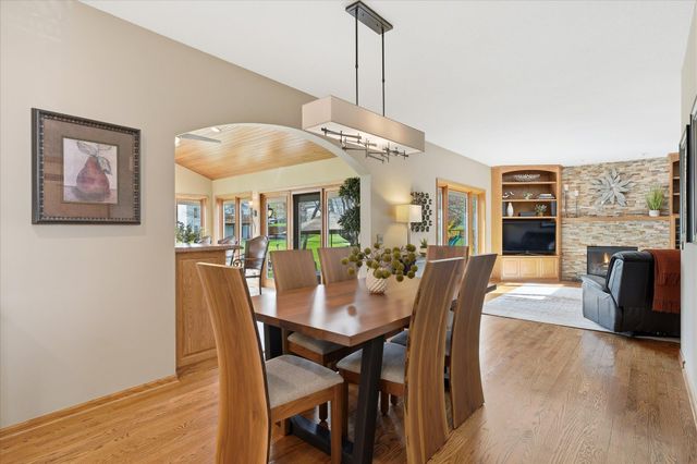 17811 Hollybrook Trail, Lakeville, MN 55044