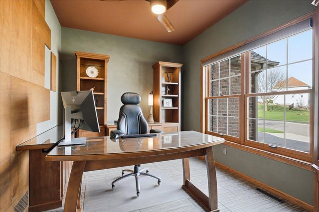 17811 Hollybrook Trail, Lakeville, MN 55044