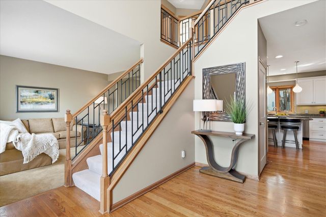 17811 Hollybrook Trail, Lakeville, MN 55044