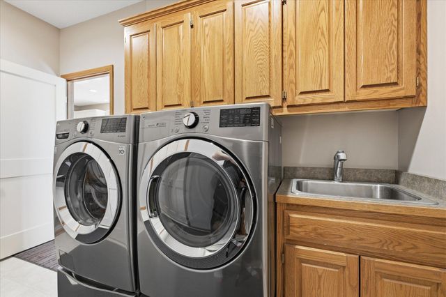 17811 Hollybrook Trail, Lakeville, MN 55044