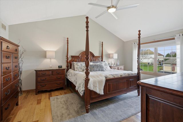 17811 Hollybrook Trail, Lakeville, MN 55044