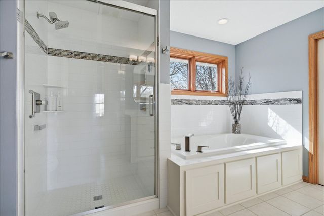 17811 Hollybrook Trail, Lakeville, MN 55044