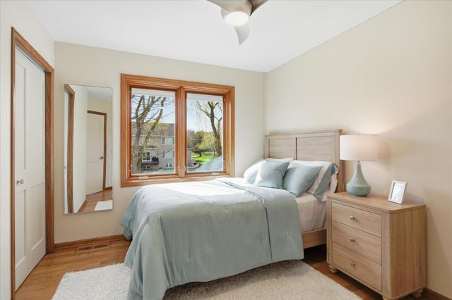 17811 Hollybrook Trail, Lakeville, MN 55044