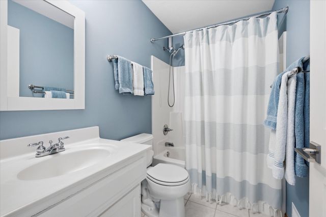 17811 Hollybrook Trail, Lakeville, MN 55044