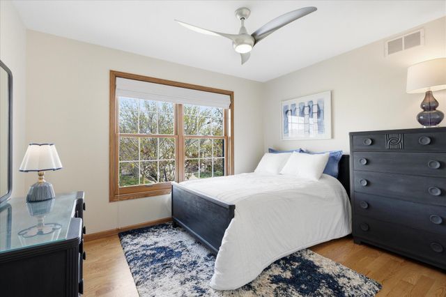 17811 Hollybrook Trail, Lakeville, MN 55044