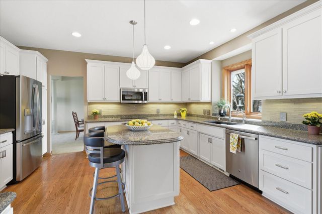 17811 Hollybrook Trail, Lakeville, MN 55044