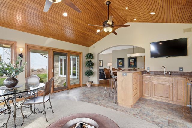 17811 Hollybrook Trail, Lakeville, MN 55044