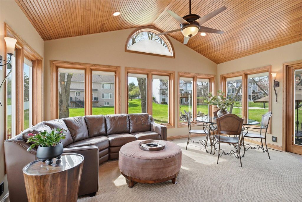 17811 Hollybrook Trail, Lakeville, MN 55044