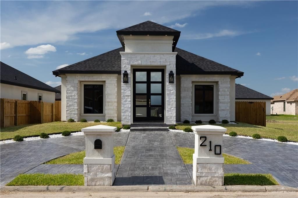 210 Paradise Street, Rio Grande City, TX 78582
