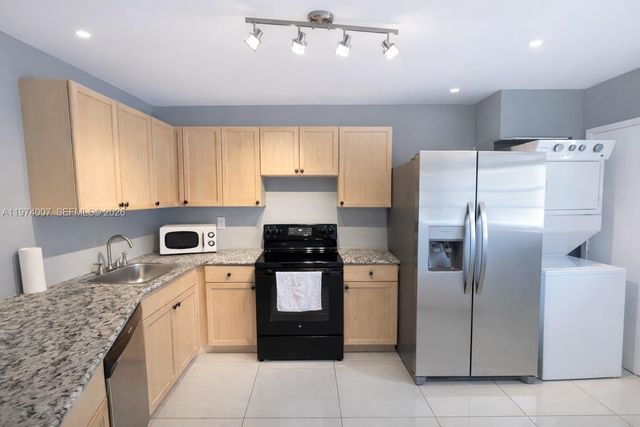 1780 NE 191st St 210-2, Miami, FL 33179