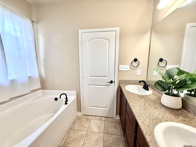39122 Bayou View Ave, Gonzales, LA 70737