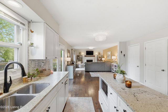 1112 Juniper Springs Dr, Louisville, KY 40242