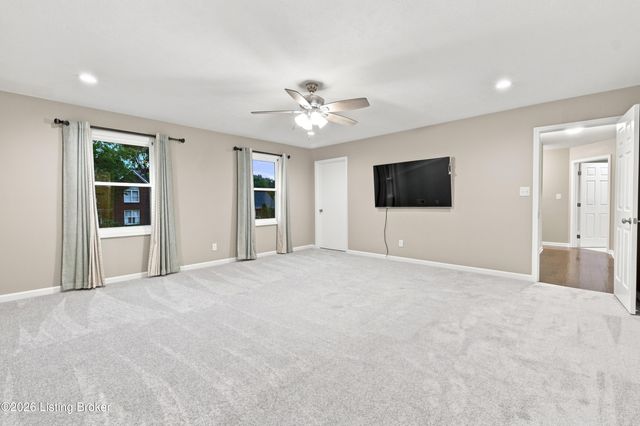 1112 Juniper Springs Dr, Louisville, KY 40242
