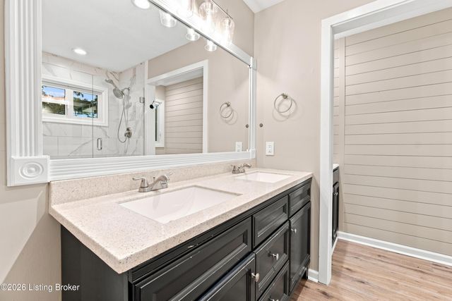 1112 Juniper Springs Dr, Louisville, KY 40242
