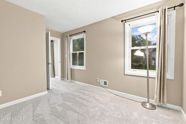 1112 Juniper Springs Dr, Louisville, KY 40242