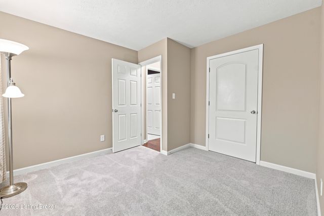 1112 Juniper Springs Dr, Louisville, KY 40242