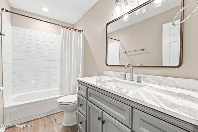 1112 Juniper Springs Dr, Louisville, KY 40242