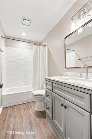 1112 Juniper Springs Dr, Louisville, KY 40242