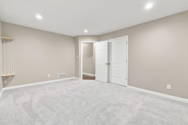 1112 Juniper Springs Dr, Louisville, KY 40242