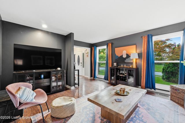 1112 Juniper Springs Dr, Louisville, KY 40242