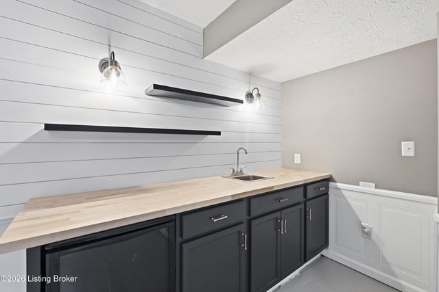 1112 Juniper Springs Dr, Louisville, KY 40242