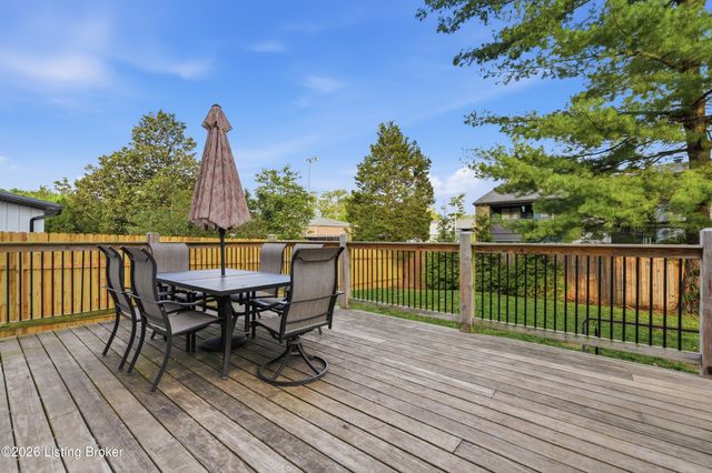1112 Juniper Springs Dr, Louisville, KY 40242
