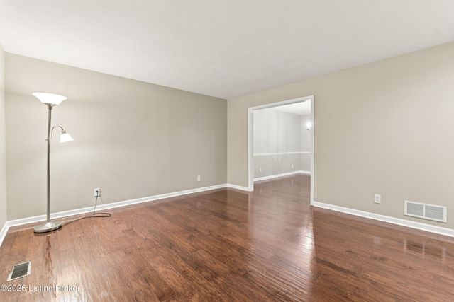1112 Juniper Springs Dr, Louisville, KY 40242