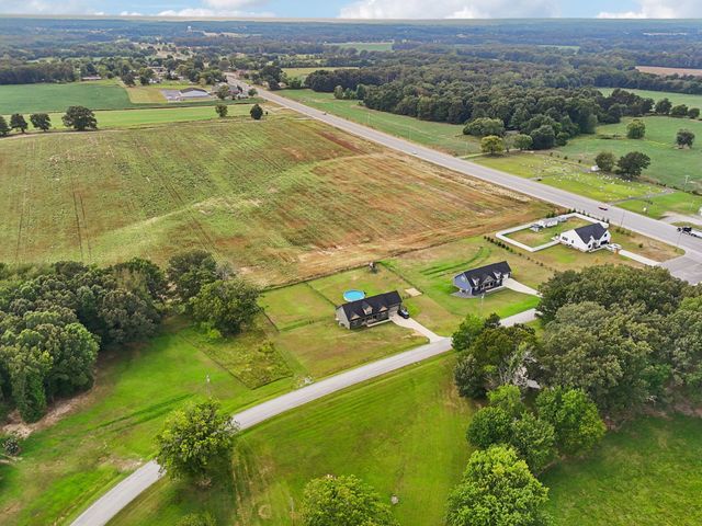 68 Taylor Rd, Manchester, TN 37355