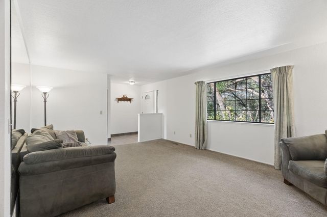 6320 Zamora Dr, Placerville, CA 95667