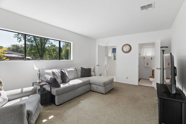 6320 Zamora Dr, Placerville, CA 95667