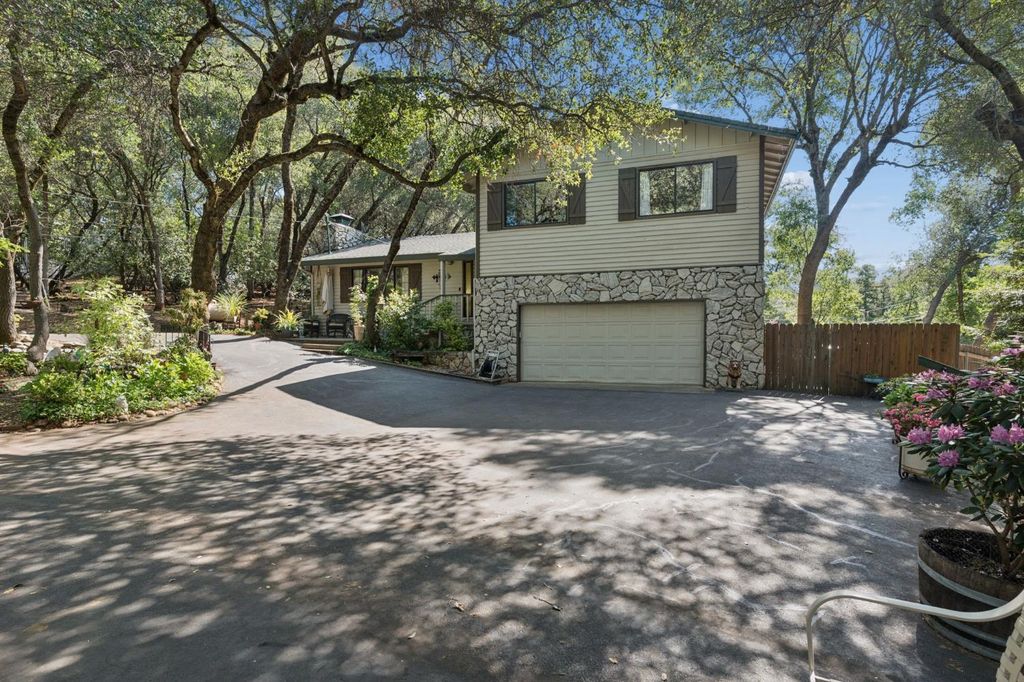 6320 Zamora Dr, Placerville, CA 95667
